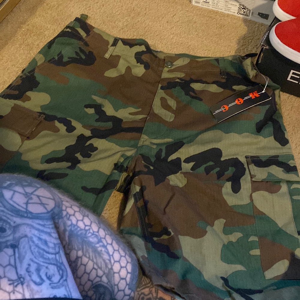 NWT Hot Weather Woodland Camouflage Shorts SIZE XXL (fits waist size 43-47”)